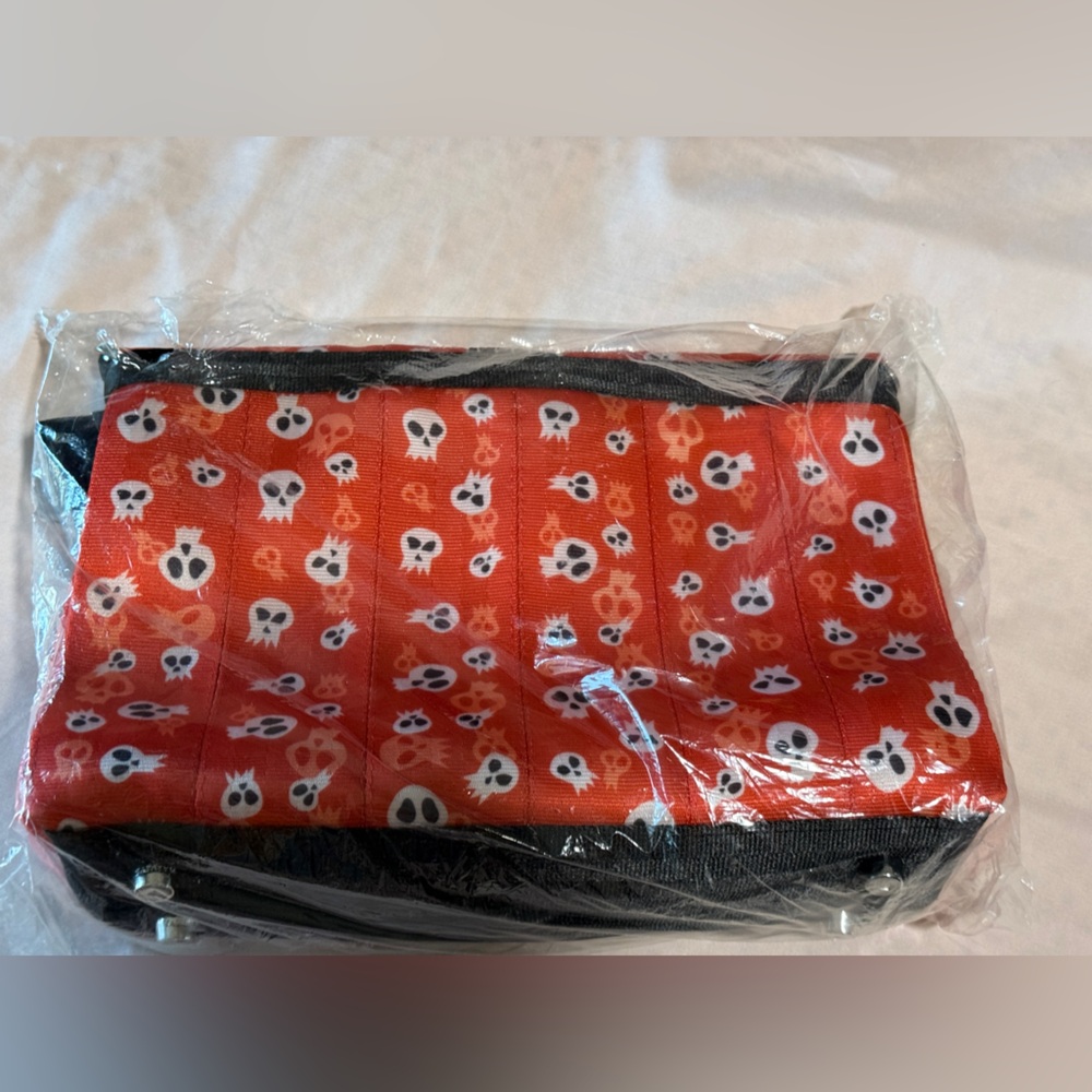 NWT Harveys Disney Nightmare Before Christmas Skulls Present bow crossbody - Picture 2 of 9